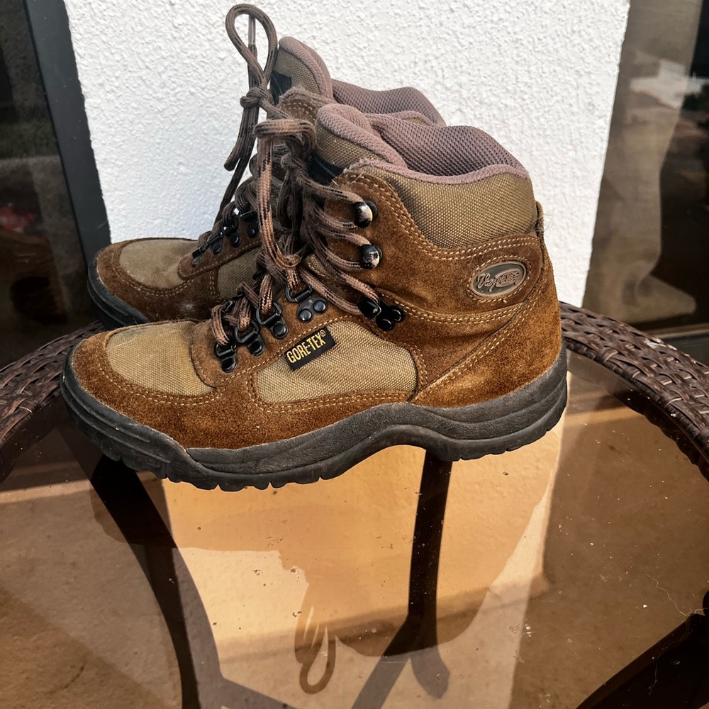 Vasque Gortex Women’s Hiking Boot 7.5